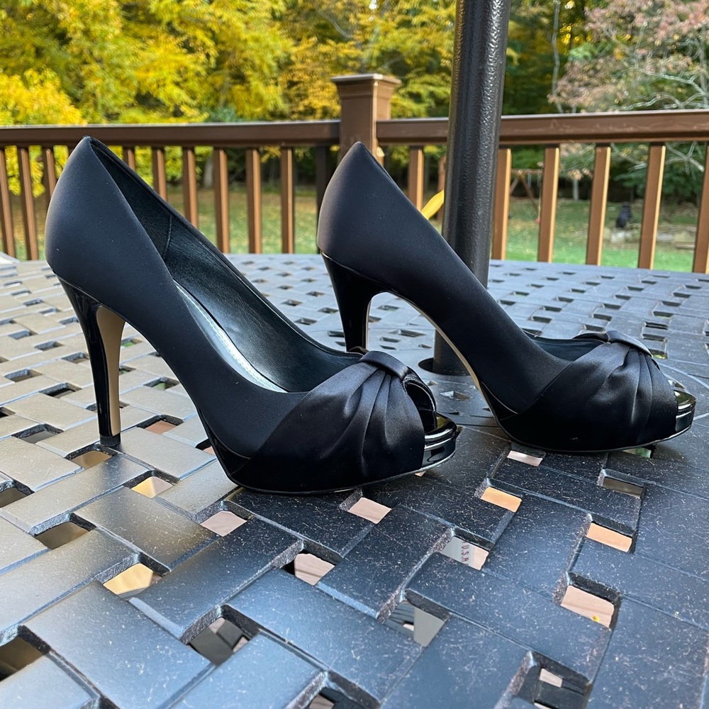 NWOT Size 7.5 WHBM Black Satin Peep toe heels - Picture 2 of 11